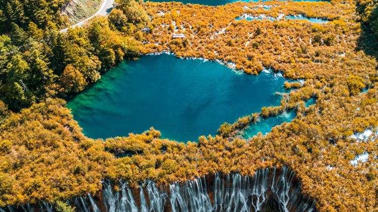 5D4N · Private Tours · Chengdu Panda & 4 UNESCO Heritage Trip: Jiuzhaigou, Huanglong, Leshan Giant Buddha, Mount Emei - high-speed rail, hotels, full tickets included
