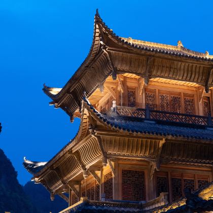 贵州贵阳+梵净山+黄果树景区+镇远古城+西江千户苗寨+荔波小七孔景区5日4晚跟团游