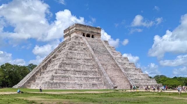 8-Day Highlights of the Yucatán Tour·Playa del Carmen, Isla Holbox, Izamal, Mérida, Tulum | Breakfasts Included