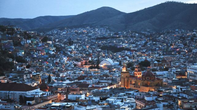 <10天>【16人中文團 · 墨西哥城+瓜納華託+坎昆】舒適型酒店+墨城進坎昆出·含內陸段單程機票+瓜達盧佩聖母大教堂+日月金字塔+霍奇米爾科+奇琴伊察+粉紅湖+1日自由行(可選圖倫/女人島)