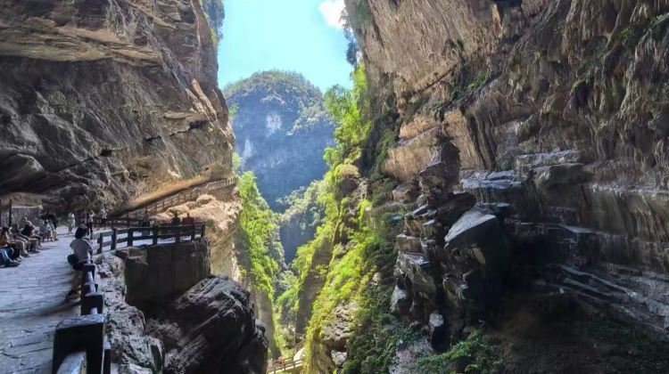 9-Day Click ASK & CUSTOMIZE for adjustable itinerary - From Chongqing to Chengdu: Panda + 4 UNESCO Wonders - Jiuzhaigou, Huanglong & Wulong, Fairy Mountain & Dujiangyan, Mt Qingcheng