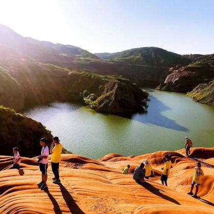 甘泉大峡谷+陕西波浪谷景区+陕西黄河壶口瀑布+延川黄河乾坤湾景区+延安4日3晚跟团游