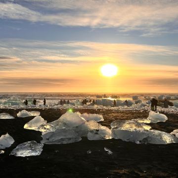 冰岛黄金圈+塞里雅兰瀑布+斯科加瀑布+DC-3飞机残骸+黑沙滩+维克+冰河湖+钻石冰沙滩+蓝冰洞+斯奈山半岛6日5晚跟团游