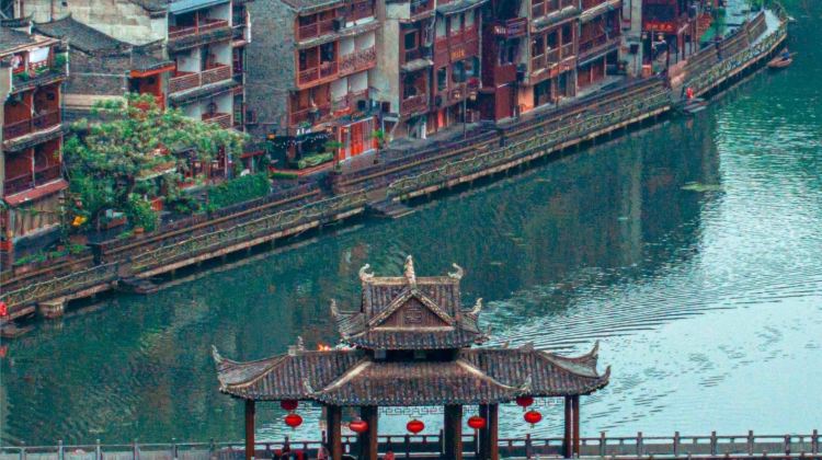 6D5N · Private Tours · Zhangjiajie National Forest Park + Zhangjiajie Grand Canyon (Glass Bridge) + Baofeng Lake + Tianmen Mountain National Forest Park + Fenghuang Ancient Town