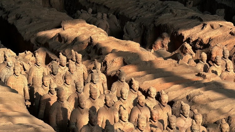 4-Day Xi'an + Emperor Qinshihuang's Mausoleum Site Museum + Hukou Waterfall tourist area of the Yellow River