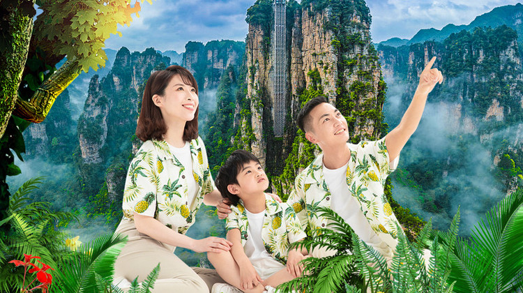 张家界+天门山+凤凰4日3晚跟团游·【直飞张家界】一价全含•0自费『赠:魅力湘西』【纯玩无购物|无超市|无苗寨】享VIP通道&5A核心景区&阿凡达袁家界·天子山VS百龙天梯+玻璃栈道+索道|苗服体验+沱江泛舟|24H接送机/站