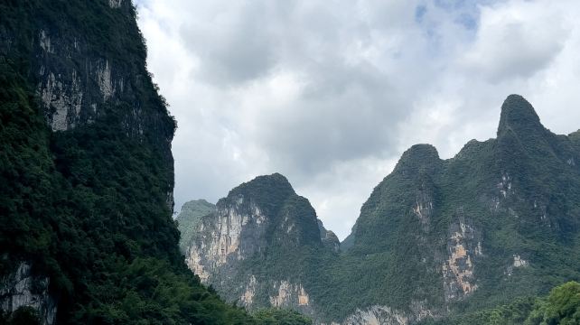 9-Day Guangxi and Guizhou Highlights Private Tour·Guilin, Yangshuo, Guiyang, Anshun, Kaili, Zhenyuan and Tongren丨Li River Cruise, Elephant Trunk Hill, Miao Village and Mount Fanjing
