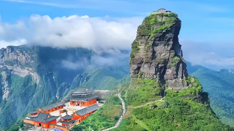 贵州黄果树+梵净山+镇远+西江千户苗寨+荔波7日6晚跟团游携程自营