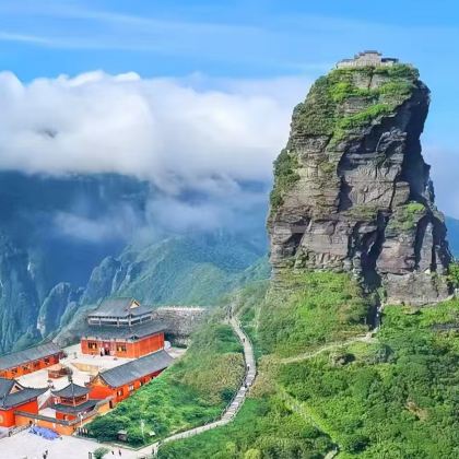 贵州黄果树+梵净山+镇远+西江千户苗寨+荔波7日6晚跟团游