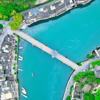 贵州贵阳+黄果树景区+荔波+西江千户苗寨+镇远县+梵净山5日4晚跟团游