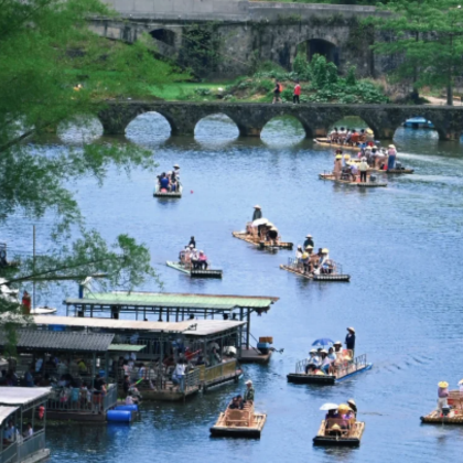 广西南宁+巴马+德天瀑布+北海6日5晚跟团游