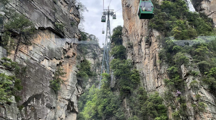 张家界+天门山+湘西+凤凰6日5晚拼小团·高山流水觅知音·爸妈放心游·0购物| 专车专导·8人封顶团| 臻选4大特色餐| 赠森林公园航拍+60岁以上退门票优惠『2进森林公园/武陵神山·天门山』芙蓉镇·花鼓之乡·赠68元酉水游船