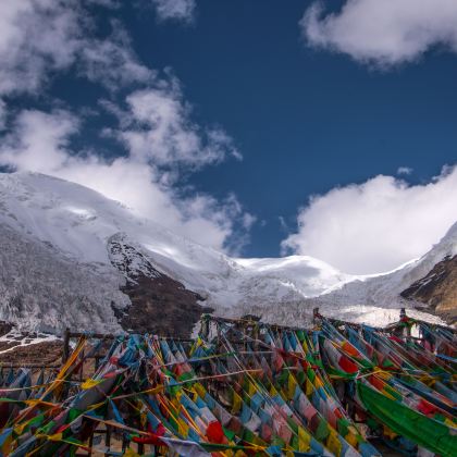 珠峰大本营+加乌拉+珠穆朗玛峰+318国道5000km纪念碑2日1晚跟团游