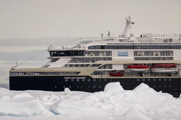 8 hari · Artik · Reykjavik - Grundarfjordur - Isafjordur - Akureyri - Husavik - Bakkagerði - Heimaey - Reykjavik
