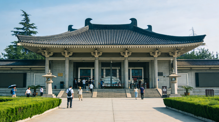 5D4N · Group Tours · It's as good as it gets. + Xi'an + Emperor Qinshihuang's Mausoleum Site Museum + Huaqing Palace + Big Wild Goose Pagoda + Xi'an City Wall + Shaanxi History Museum