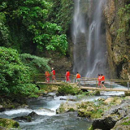 德天跨国瀑布景区+古龙山大峡谷2日1晚跟团游