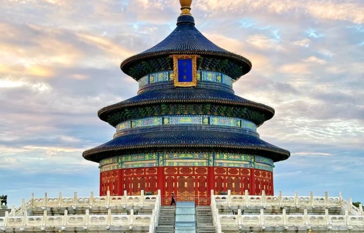 12-day 11-night · Group Tours · Beijing + Xi'an + Chengdu + Guilin + Shanghai · Immerse yourself in the cultural heritage of various cities while enjoying the natural scenery, and experience the depth of history alongside the transition of eras during the tour.