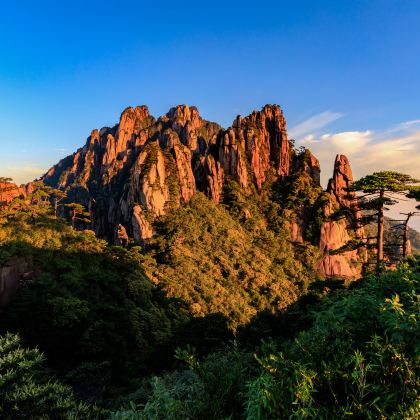 江西南昌+庐山风景名胜区+景德镇+婺源+三清山风景区5日4晚跟团游