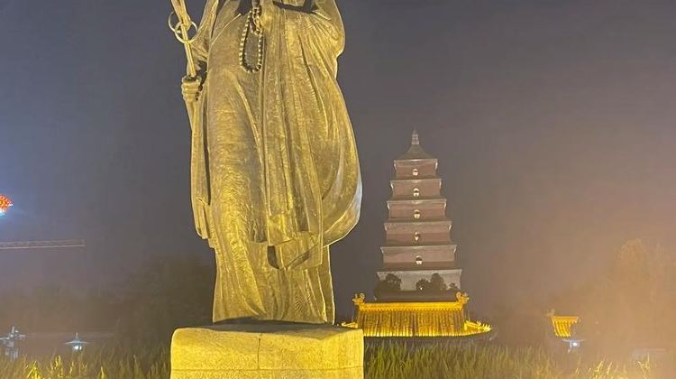 5-Day Private Tours: Emperor Qinshihuang's Mausoleum Site Museum, Bianque Memorial Hall, Grand Tang Mall, Mount Hua·  