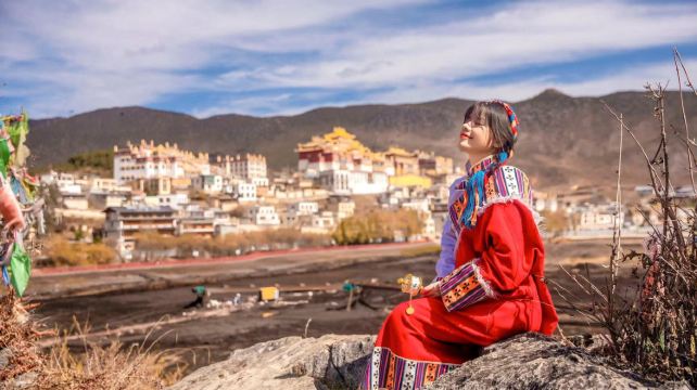 丽江+大理市+香格里拉9日8晚跟团游·尊享15人团+保大索+2+1头等舱/商务车+洱海骑行+下午茶+非遗扎染+3日自由活动