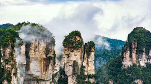 9-Day Guangxi and Hunan Highlights Private Tour ·Li River, Yulong River, Elephant Trunk Hill, Hunan Museum, Yuelu Academy and Zhangjiajie National Forest Park
