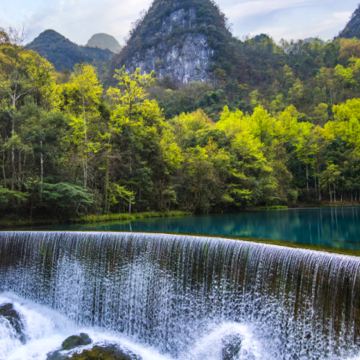 贵州贵阳+黄果树景区+荔波小七孔景区+西江千户苗寨+梵净山+镇远古城+万峰林景区+赤水大瀑布13日12晚拼小团