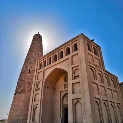 新疆+坎儿井民俗园+交河故城+苏公塔+吐鲁番火焰山大景区+葡萄沟+库木塔格沙漠2日1晚跟团游