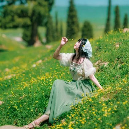 新疆乌鲁木齐+伊犁8日7晚跟团游