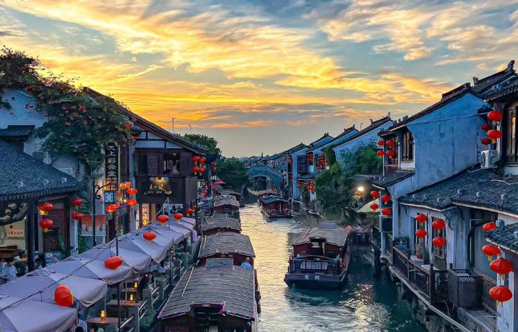 4-day 3-night · Private tours · Shanghai + Suzhou + Hangzhou + Wuzhen · Explore the Essence of Suzhou and Hangzhou: Immerse Yourself in the Enchanting Water Village Life of Jiangnan.