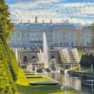 俄罗斯莫斯科+圣彼得堡9日跟团游