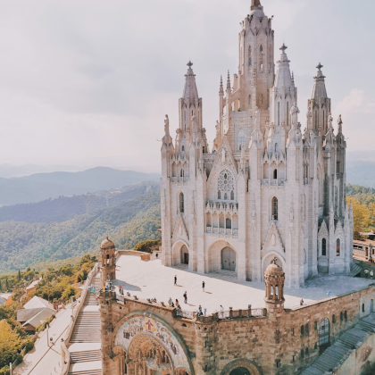 西班牙巴塞罗那+滨海托萨+马略卡岛+马德里+托莱多+塞哥维亚11日10晚私家团