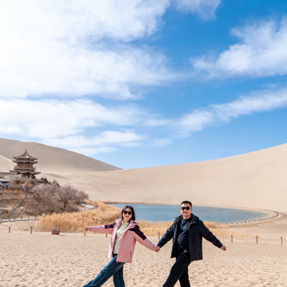 青海湖景区+茶卡盐湖+莫高窟+鸣沙山+张掖9日8晚私家团