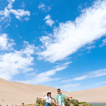 鸣沙山月牙泉+大地之子+莫高窟+张掖七彩丹霞旅游景区4日3晚私家团