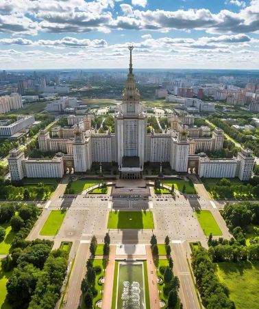 5D4N • Boasting classical architecture, revolutionary heritage and natural gardens, Moscow is suitable for year-round travel