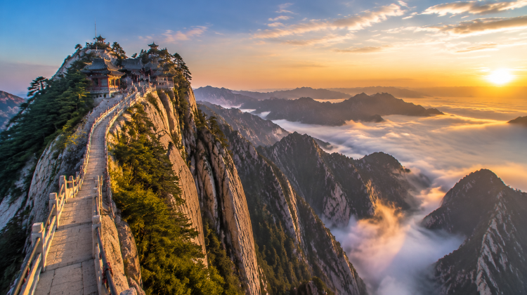 6-Day Xi'an·Terracotta Warriors+Mount Hua·Local life and ICH cultural experience·5-star brand hotel downtown·Free Terracotta DIY and Hanfu makeup·Top guide private narration