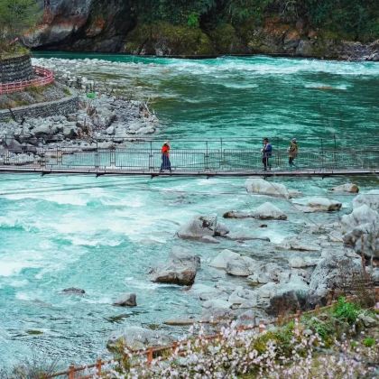 大理市+怒江大峡谷+福贡+贡山+独龙江+丙中洛风景区+秋那桶+六库7日6晚拼小团