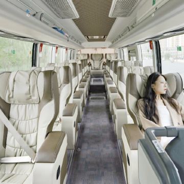 青海湖景区+茶卡盐湖+敦煌莫高窟+鸣沙山月牙泉+大柴旦翡翠湖旅游景区+张掖七彩丹霞旅游景区8日7晚跟团游