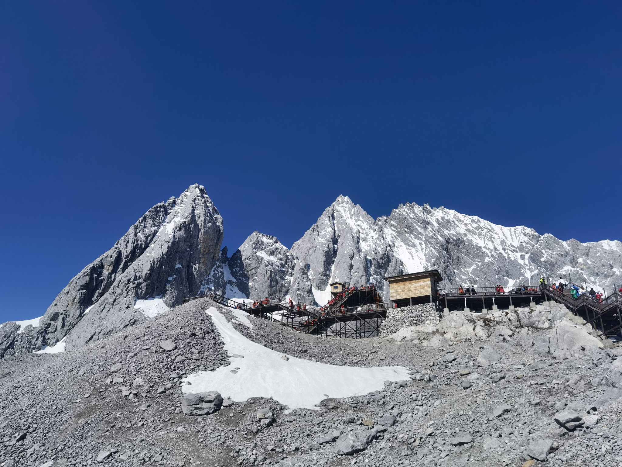 丽江玉龙雪山 冰川公园 蓝月谷一日游 官方票源 含1l大氧 6 9人小团 含防寒服 多套餐可选