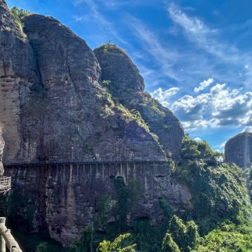 江西三清山+龙虎山4日3晚跟团游