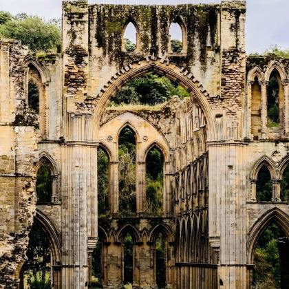 英国约克+Rievaulx Abbey+惠特比修道院+喷泉修道院+霍沃思+纳尔斯伯勒7日6晚拼小团