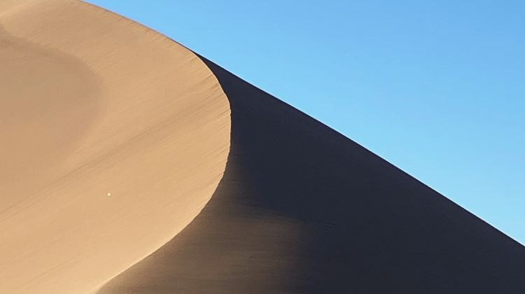 3-Day Dunhuang and Silk Road Wonders Private Tour· Mingsha Mountain And Crescent Spring, Mogao Caves and Yumen Pass