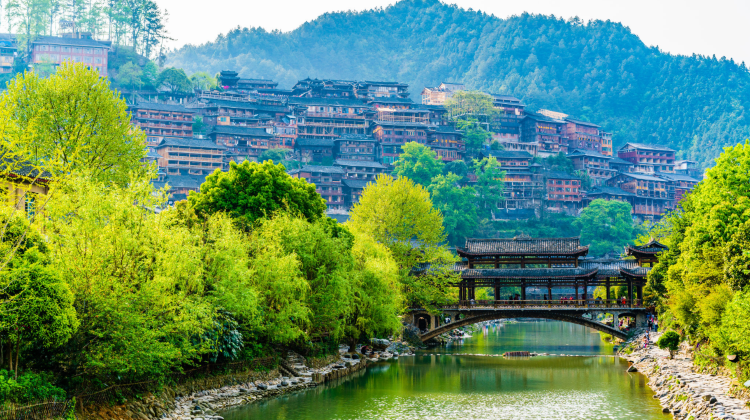6-Day Private Tours: Huangguoshu Waterfalls Scenic Area, Xijiang Miao Village, Libo, Mount Fanjing, Zhenyuan Ancient Town