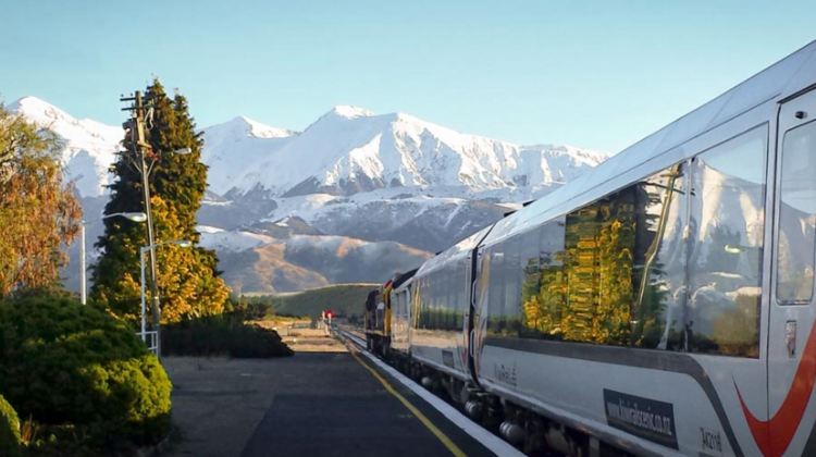 <10日>【9人小团 含福克斯冰川直升机 】玩转新西兰南岛·5-12座商务车+皇后镇住5钻酒店+含福克斯冰川直升机、含观景火车+峡湾游船、含烤羊腿+黑金鲍+三文鱼餐、蒂卡波湖+瓦纳卡湖+蓝眼企鹅归巢