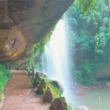 贵阳+贵州乌江寨国际旅游度假区+赤水丹霞旅游区·大瀑布5日4晚拼小团