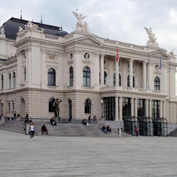 瑞士苏黎世+少女峰+伯尔尼+贝林佐纳+萨斯费4日3晚拼小团