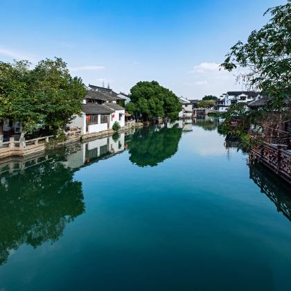 外滩+南京路步行街+东方明珠+上海迪士尼度假区+拙政园+同里古镇+寒山寺5日4晚私家团