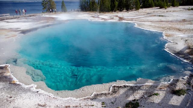 5-Day Yellowstone Tour from Salt Lake City·Great Salt Lake, The Grand Prismatic Hot Spring, Old Faithful Geyser | Max 14 Pax