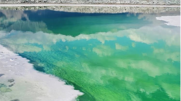 8-Day Northwest China Private Tour from Xining·Zhangye, Qinghai Lake, Danxia, Jiayuguan City Tower, Mingsha Mountain Moon Tooth Spring, Mati Temple Grottoes