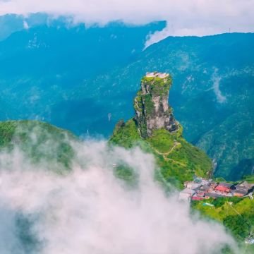 贵州黄果树景区+梵净山+镇远县+西江千户苗寨+荔波7日6晚跟团游