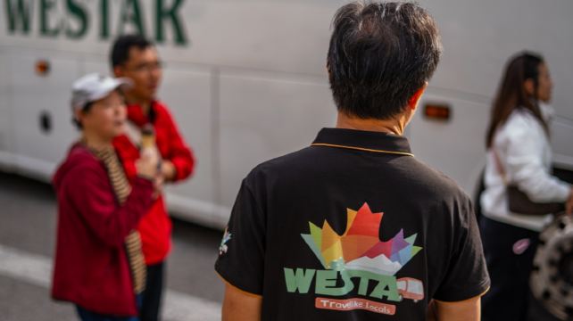 4-Day Canadian Rockies Scenic Group Tour from Calgary·Banff, Lake Louise, Jasper & Columbia Icefield, Scenic Lakes, Canyon Hikes, Ice Explorer & Maligne Lake Cruise | Max 24 Guests